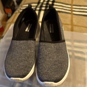 Skechers Go Walk Sneakers EUC